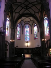 Vue du choeur de cette église catholique, Strasbourg. Cliché personnel