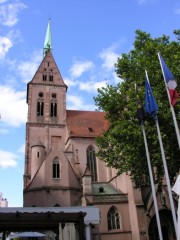 Vue de l'église St-Pierre-le-Jeune (protestant). Cliché personnel (août 2008)