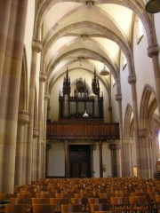 Vue de la nef avec l'orgue C.-Coll restauré. Cliché personnel (juillet 2008)
