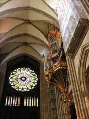 Vue du Grand Orgue avec la grande rose en ouest. Cliché personnel