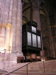 Vue en direction de l'orgue de choeur Merklin. Cliché personnel