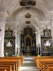 Vue de la nef (architecture baroque magnifique). Cliché personnel