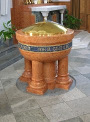 Les superbes fonts baptismaux, expression Art Nouveau. Cliché personnel