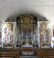 Vue rapprochée des trois autels baroques tardifs. Cliché personnel