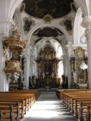 Vue axiale de la splendide nef de St-Martin, Schwyz. Cliché personnel (sept. 2008)