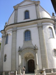 Vue de la façade ouest de l'église. Cliché personnel (sept. 2008)