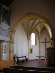 Temple de Cernier. Vue du choeur avec l'orgue. Cliché personnel