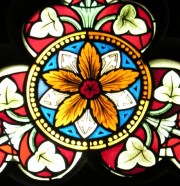 Le médaillon central d'une rosace décorative. Cliché personnel