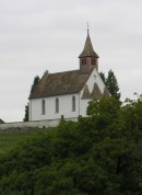 La Bergkirche au zoom depuis le parvis de l'église abbatiale baroque de Rheinau. Cliché personnel (sept. 2008)