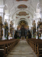 Une belle vue de la perspective baroque grandiose de la Klosterkirche de Rheinau. Cliché personnel