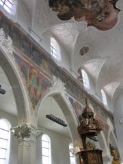 Elévation de la nef au Nord (avec les fresques du 15ème s.). Cliché personnel