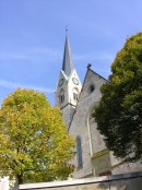 Vue de l'église catholique de Binningen. Cliché personnel (octobre 2008)