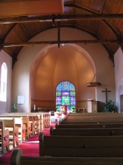 Vue intérieure en direction du choeur (et de la verrière M. Brunner). Cliché personnel