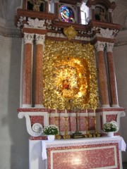 Vue de l'autel de la chapelle de la Vierge (chapelle de pèlerinage). Cliché personnel