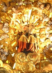 La statue de la Vierge à l'Enfant (15ème s.) dans la chapelle de pèlerinage. Cliché personnel