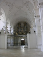 Vue de l'orgue depuis le choeur. Cliché personnel (nov. 2008)