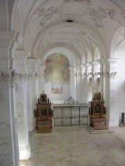 Vue de la nef depuis la tribune de l'orgue. Cliché personnel (nov. 2008)