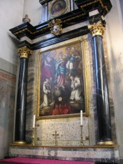 Un des autels à gauche dans la nef. Cliché personnel 2008