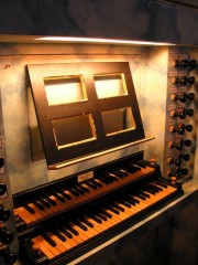 Vue de la console de l'orgue. Cliché personnel