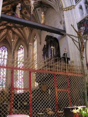 L'entrée cu choeur avec l'orgue de choeur au fond. Cliché personnel