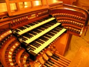 Grand Temple, La Chaux-de-Fonds. Les claviers magnifiques de l'orgue Kuhn (1921). Cliché personnel
