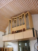 Vue de l'orgue Saint-Martin SA du Temple de Dombresson. Cliché personnel (02.2009)