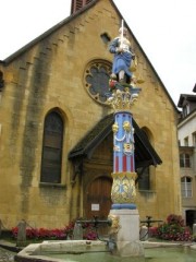 Façade du Temple de Boudry avec la fontaine de la Justice. Cliché personnel