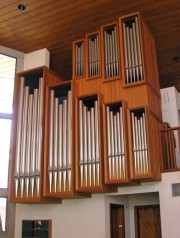Une dernière vue de l'orgue Füglister, église catholique de Fleurier. Cliché personnel