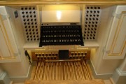 La console du nouvel orgue Kern de la Frauenkirche de Dresde. Crédit: www.kernpipeorgan.com/