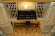 La console du nouvel orgue Kern de la Frauenkirche de Dresde. Crédit: www.kernpipeorgan.com/