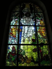 Eglise d'Ins, vitrail de P. Zehnder. Cliché personnel