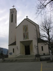 Vue de l'église catholique de Tavannes. Cliché personnel (mars 2009)