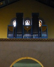 Vue de l'orgue Kuhn au zoom (conditions d'éclairage très difficiles). Cliché personnel