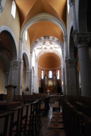 Vue intérieure de l'église en direction du choeur et de l'orgue. Cliché personnel