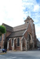 Vue de l'église de St-Jean-de-Losne. Cliché personnel (juin 2009)