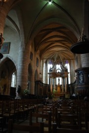 Une vue de la nef en direction du choeur. Cliché personnel