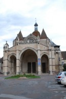 Vue extérieure de la Collégiale de Beaune: porche. Cliché personnel (mai 2009)