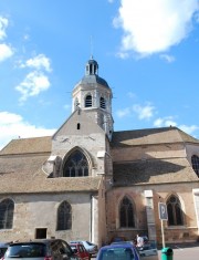 Vue de l'église de Seurre. Cliché personnel (juin 2009)