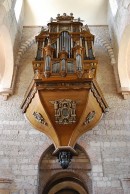 Vue du Grand Orgue de l'abbatiale de Tournus (inauguré en 1990). Cliché personnel (juin 2009)