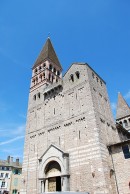 Vue de l'église abbatiale de Tournus. Cliché personnel (juin 2009)