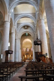 Une dernière vue de la nef superbe de l'abbatiale de Tournus. Cliché personnel