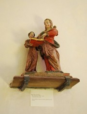 Statue de Ste-Anne et la Vierge, 17ème s., bois polychrome. Cliché personnel