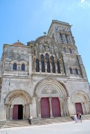 Vue de la façade de la basilique de Vézelay. Cliché personnel (juin 2009)