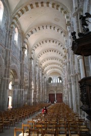 Vue de la nef en direction du narthex (depuis l'entrée du choeur). Cliché personnel