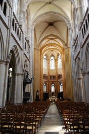 Vue axiale de la nef en direction du choeur. Cliché personnel