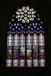 Une verrière, Collégiale de Dole, transept. Cliché personnel