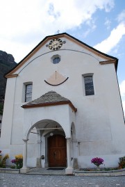 Vue de la façade de l'église de Stalden. Cliché personnel (juillet 2009)