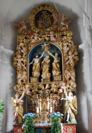 Détails du maître-autel: couronnement de Marie (toute fin du 17ème s.). Cliché personnel