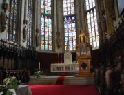 L'orgue de choeur dans son environnement (stalles de 1441). Cliché personnel