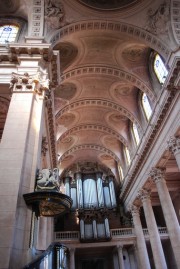 Autre vue de l'orgue en perspective avec la chaire. Cliché personnel